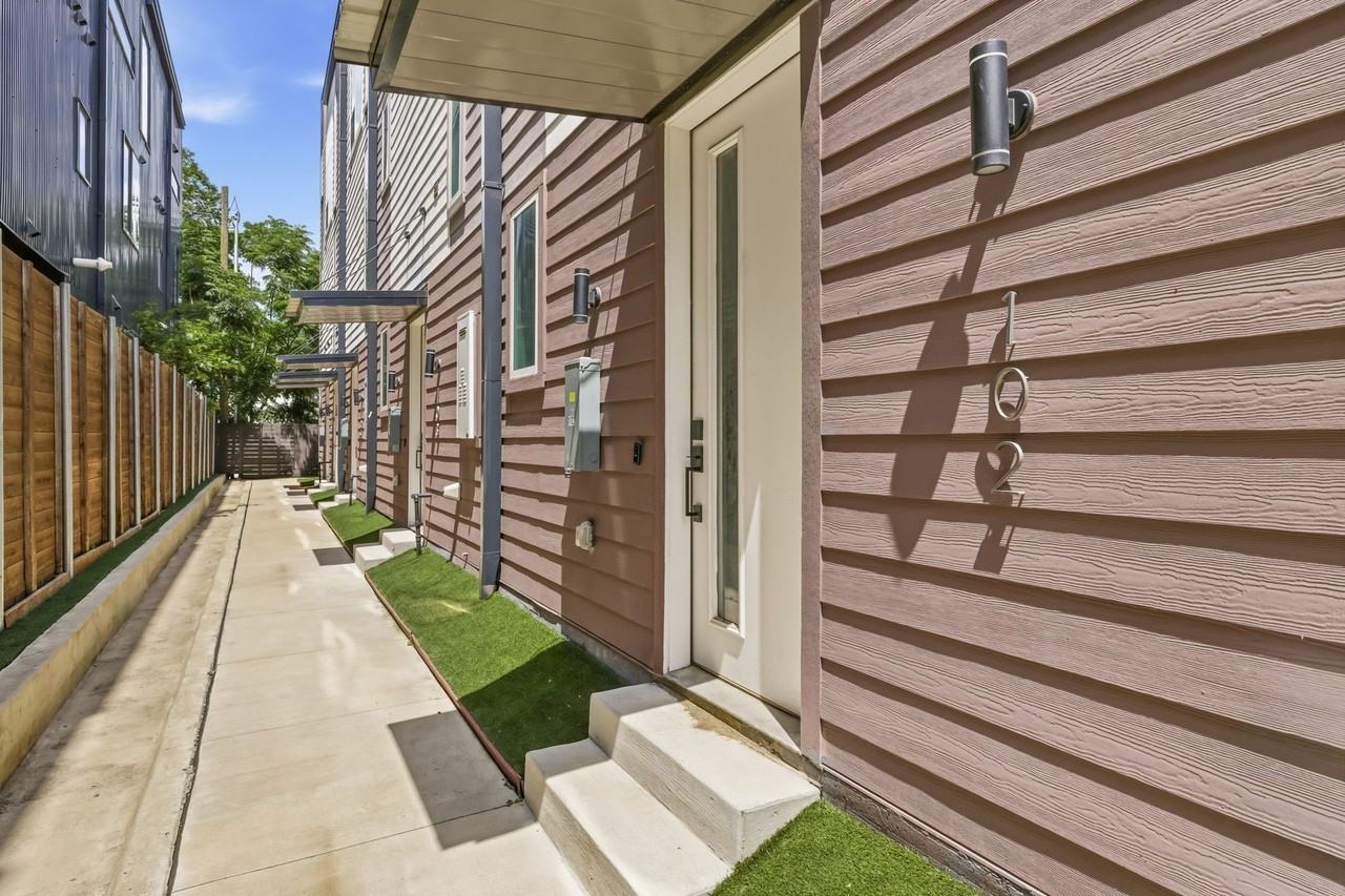 2102 N Prairie Ave #102 - Photo 2 of 30