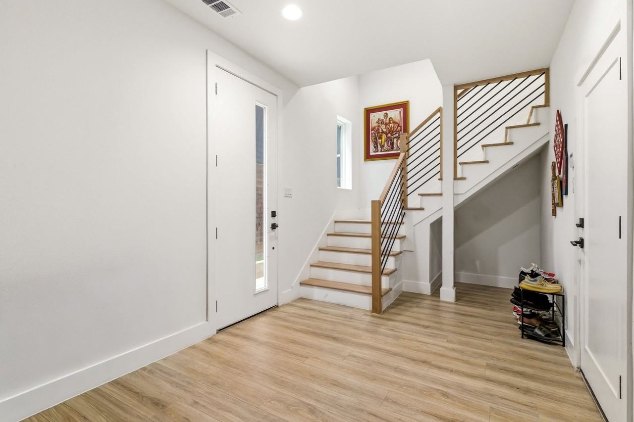 2102 N Prairie Ave #102 - Photo 4 of 30