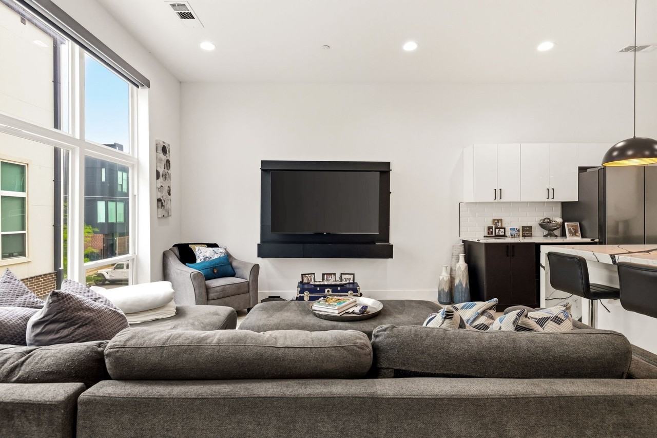 2102 N Prairie Ave #102 - Photo 7 of 30