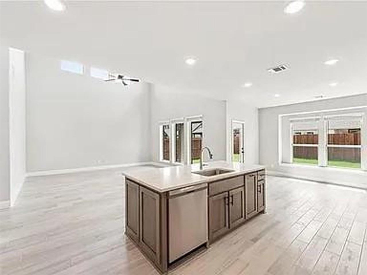 1012 Ridgehurst Rd - Photo 6 of 39