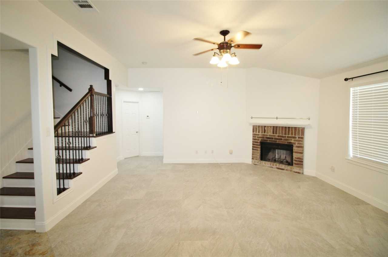 928 Oakcrest Dr - Photo 5 of 32