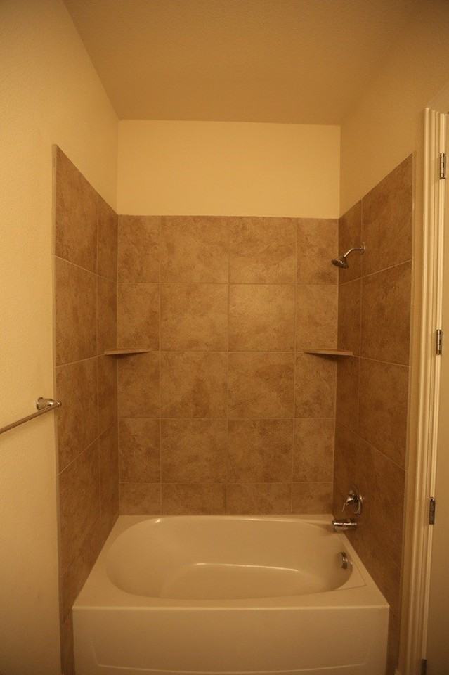 5820 Fremont Dr - Photo 2 of 32
