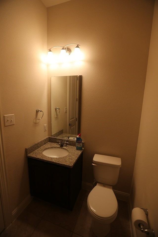 5820 Fremont Dr - Photo 3 of 32