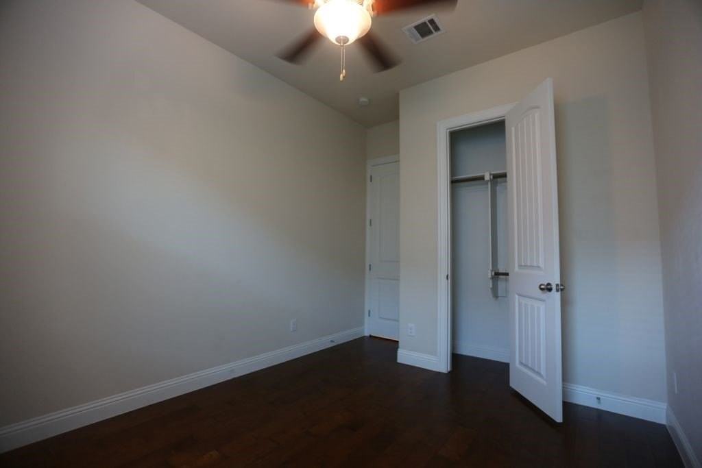 5820 Fremont Dr - Photo 4 of 32