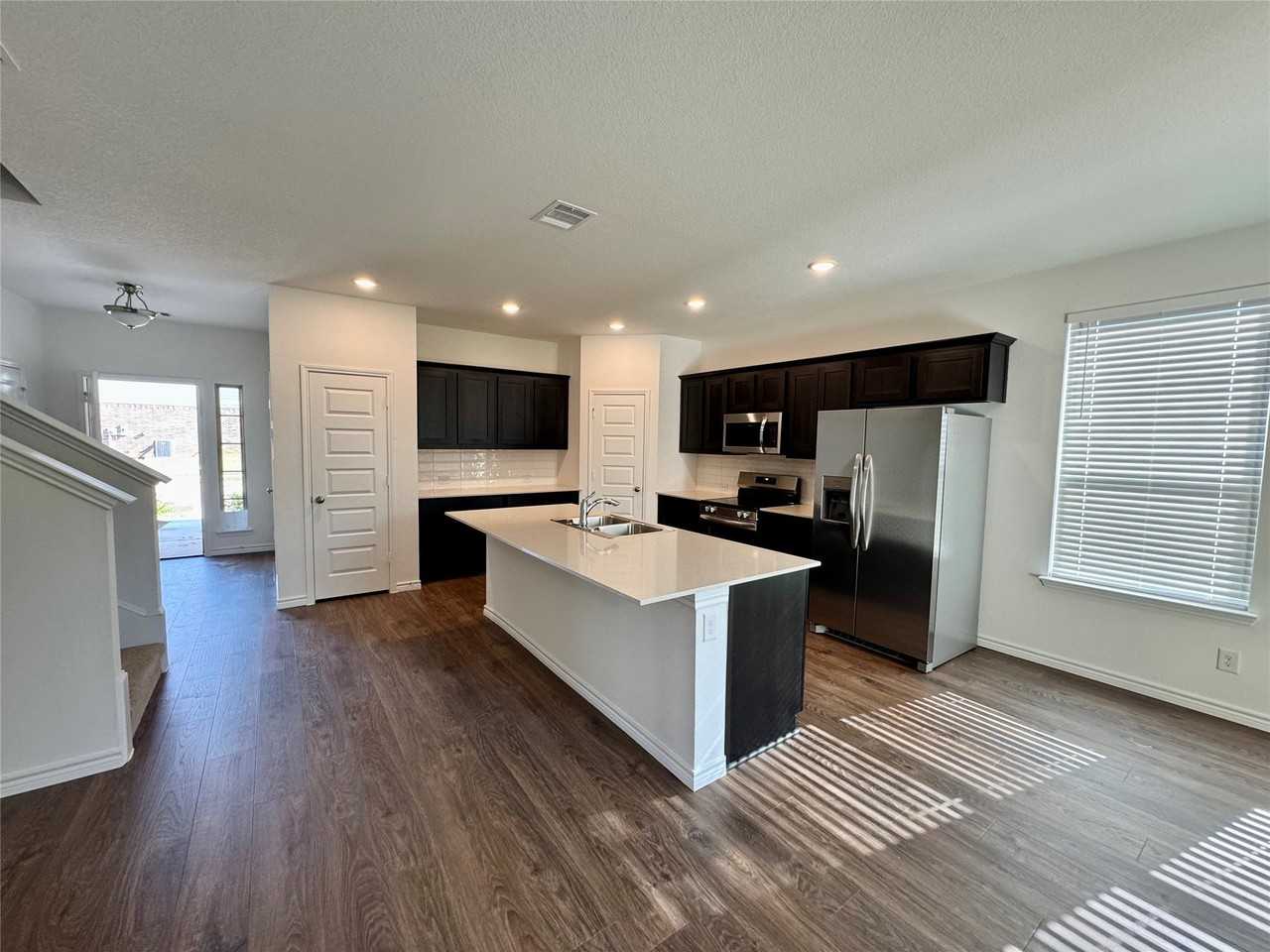 504 Saddle Ln - Photo 2 of 20