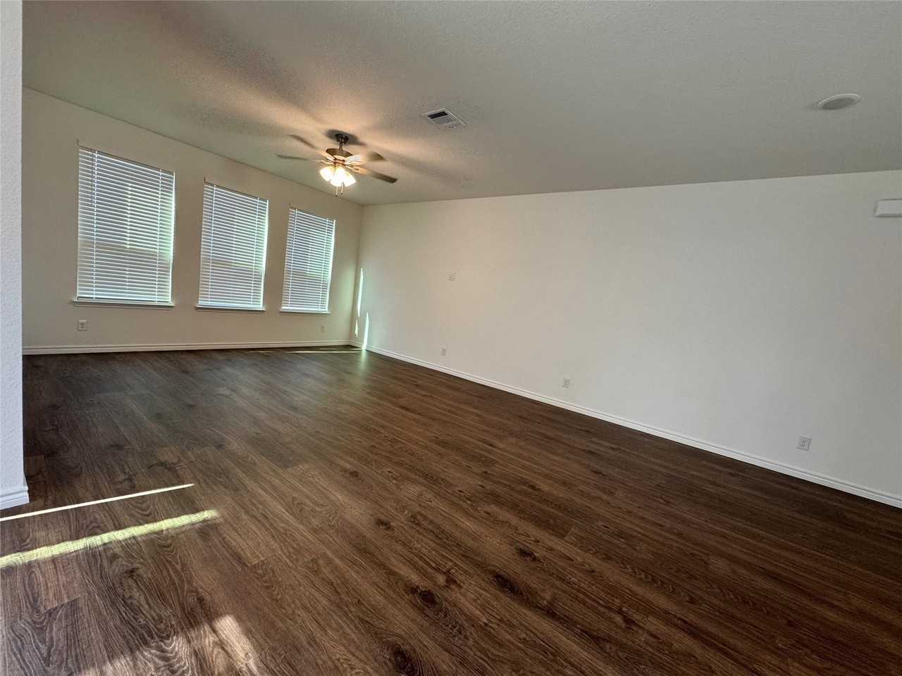 504 Saddle Ln - Photo 5 of 20
