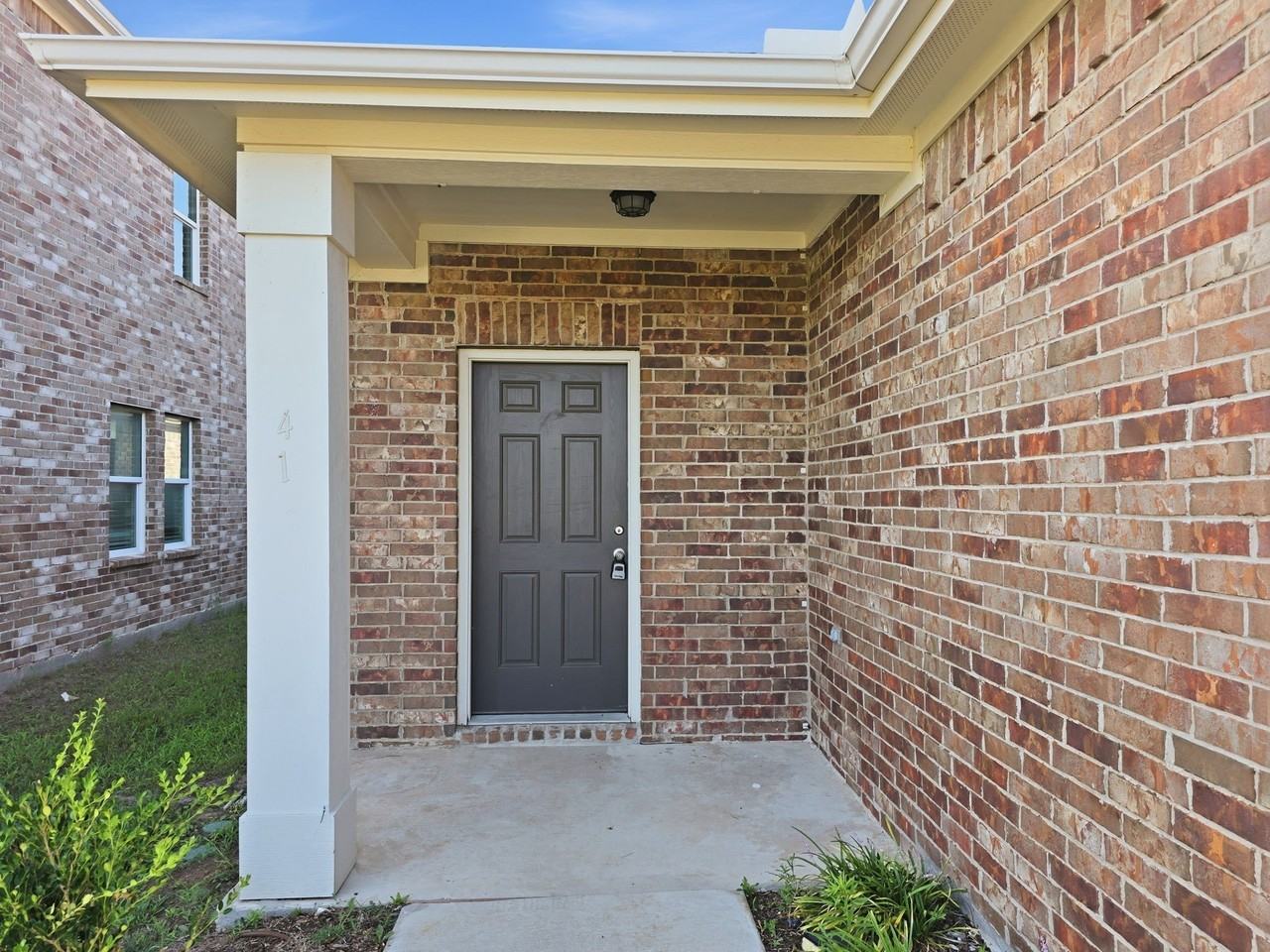 410 Forest St - Photo 4 of 19
