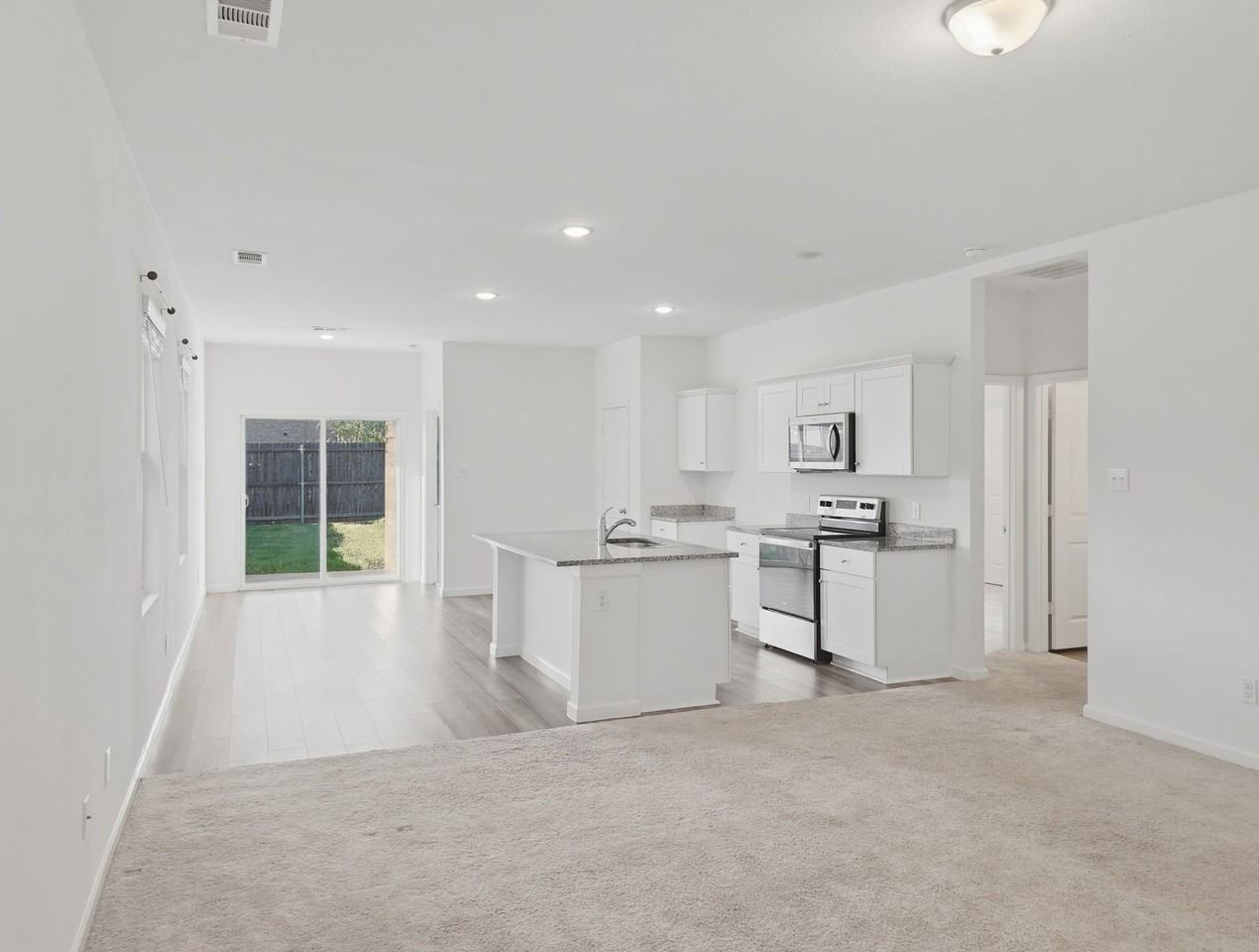 410 Forest St - Photo 5 of 19