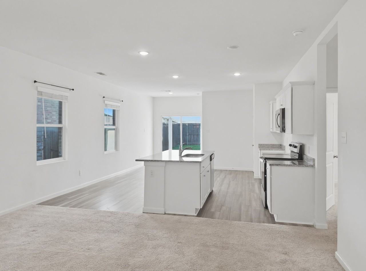 410 Forest St - Photo 6 of 19