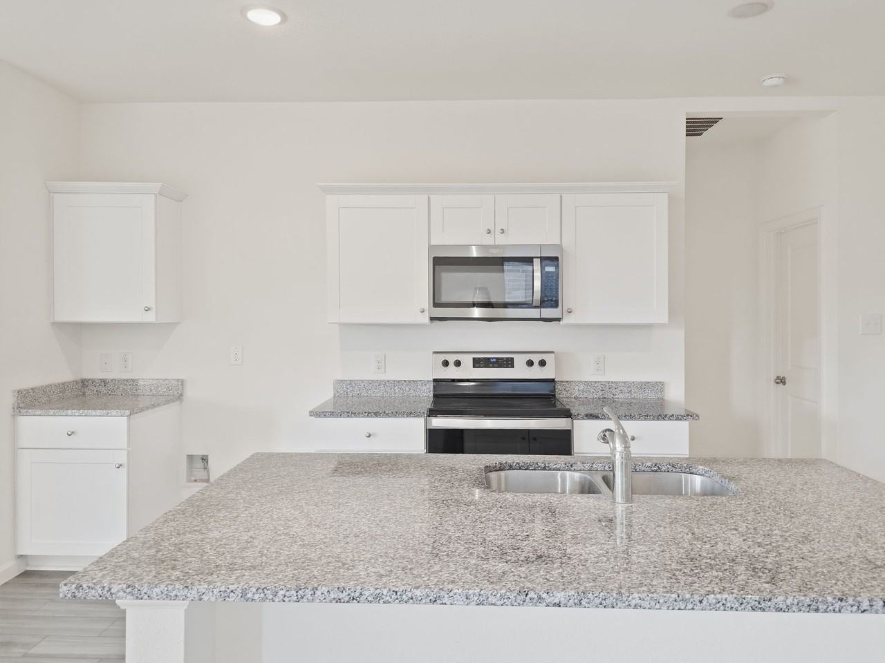 410 Forest St - Photo 7 of 19