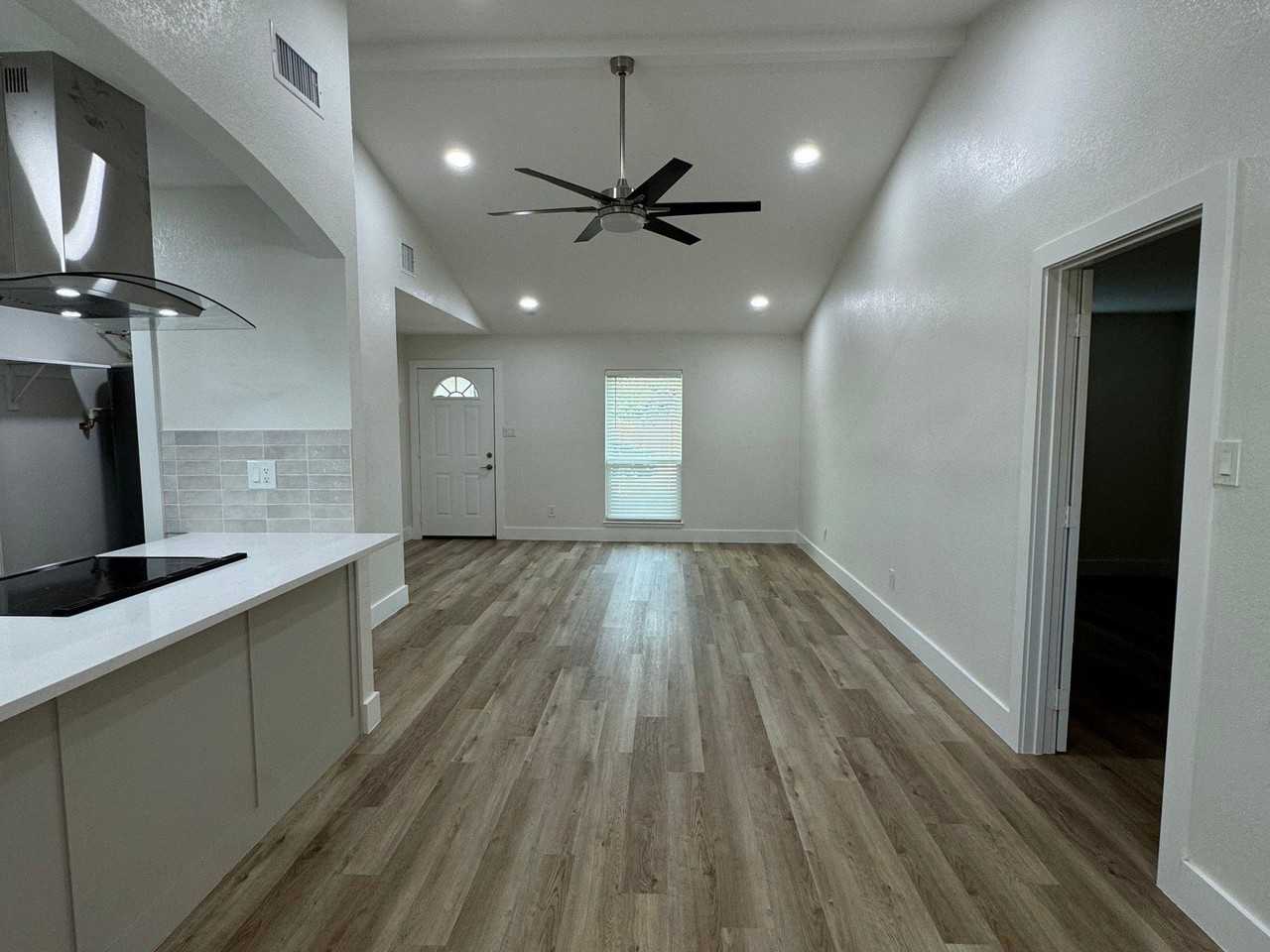 625 Camilla Ln - Photo 7 of 20