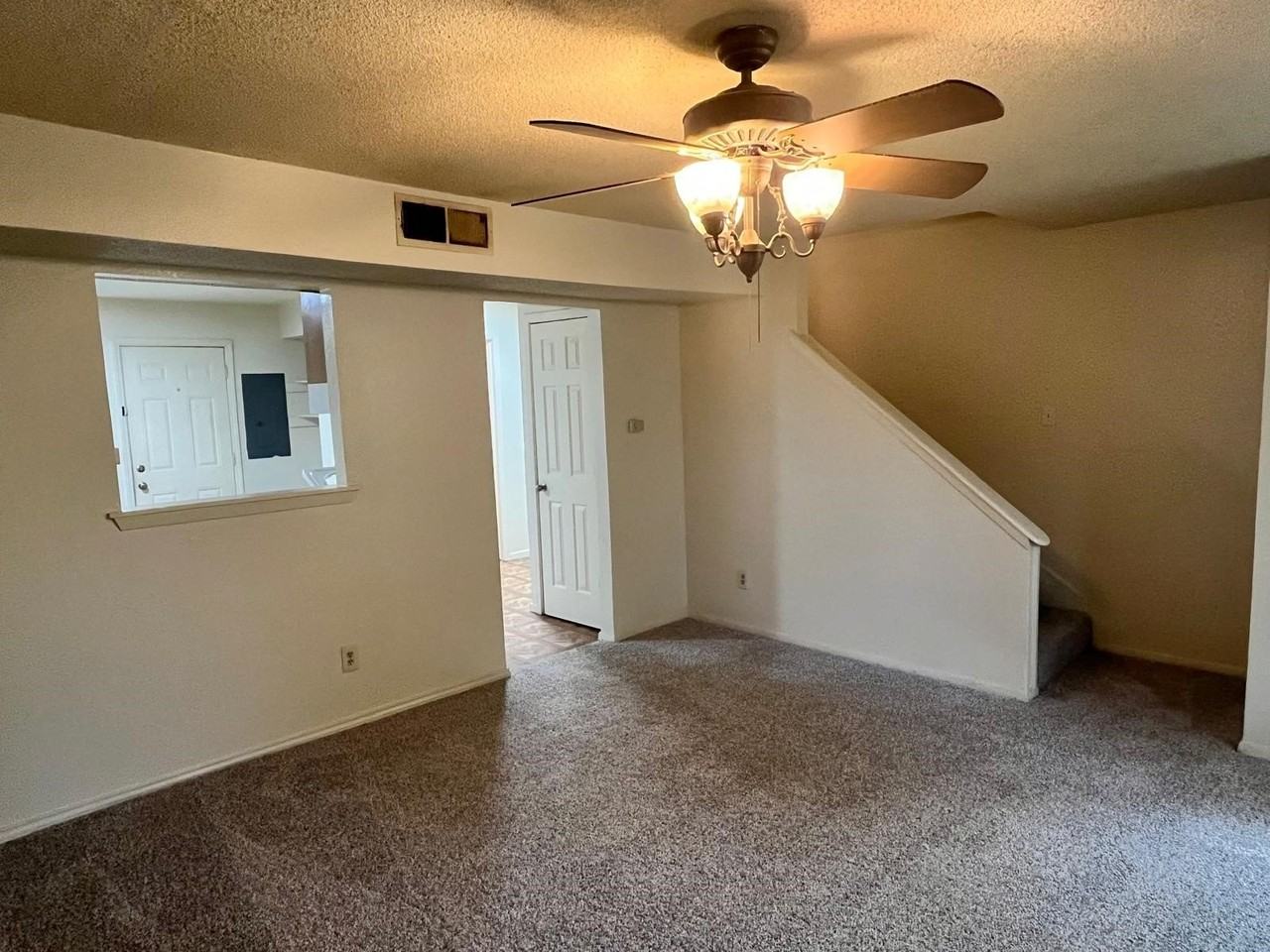 1408 Arvel Cir #B - Photo 2 of 14