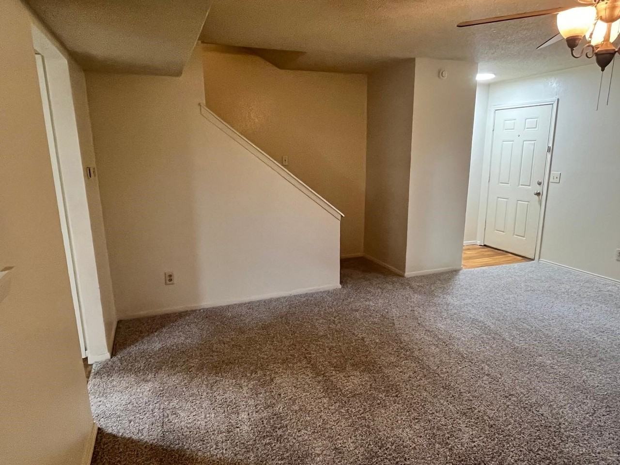 1408 Arvel Cir #B - Photo 3 of 14