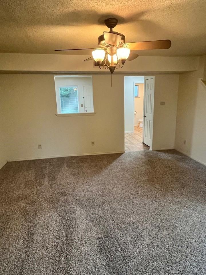 1408 Arvel Cir #B - Photo 4 of 14