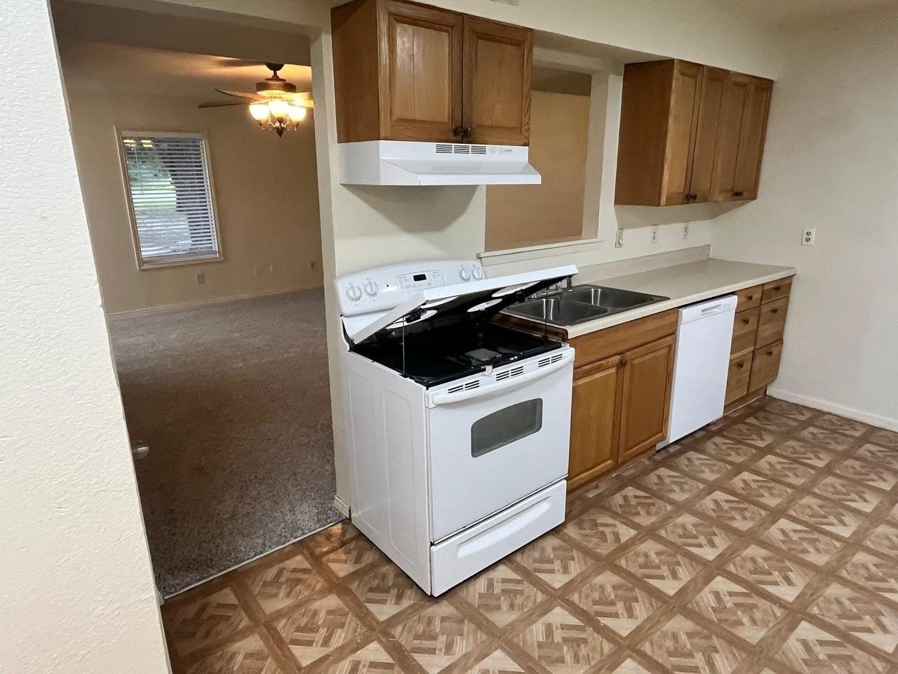 1408 Arvel Cir #B - Photo 5 of 14
