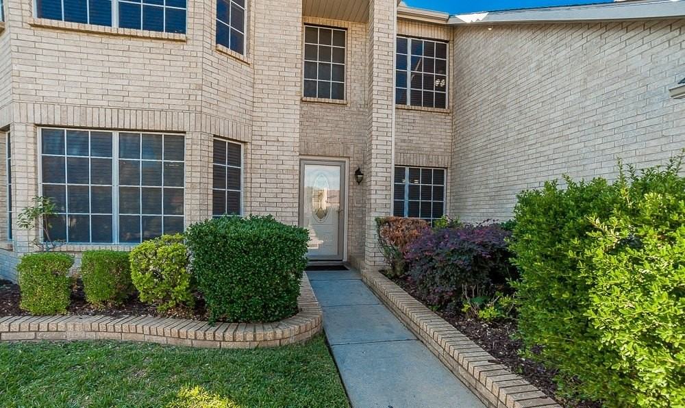 318 Kissimmee Dr - Photo 3 of 37