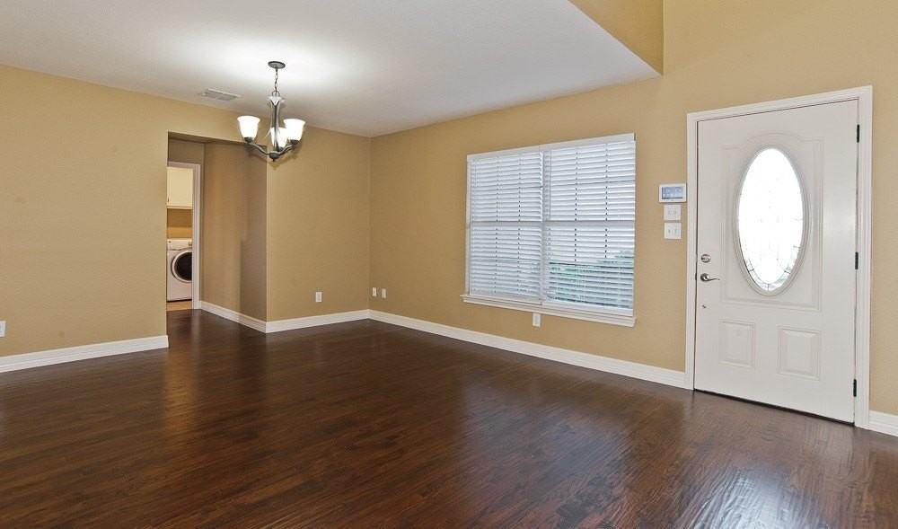 318 Kissimmee Dr - Photo 4 of 37