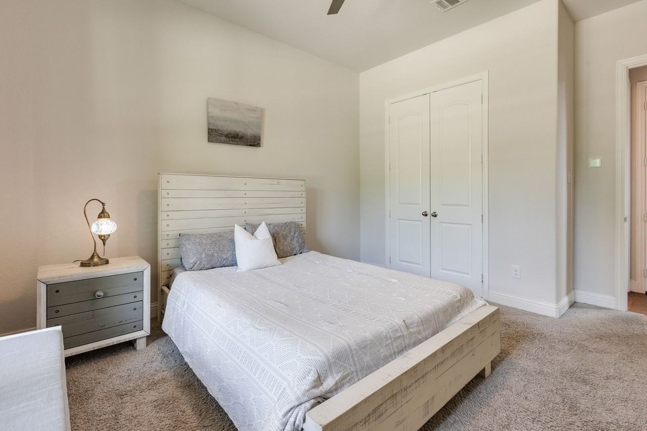 5605 Acoma Ln - Photo 6 of 40