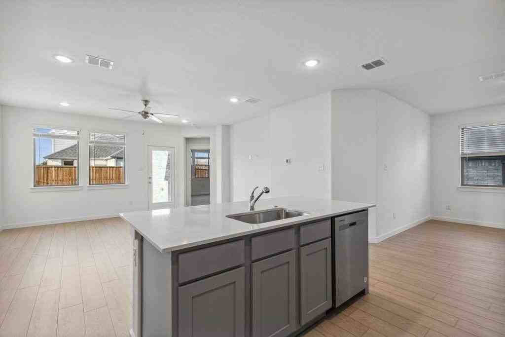 964 Dahlia Dr - Photo 7 of 31