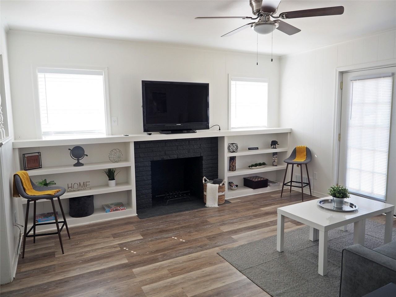 1135 Holly Glen Cir - Photo 7 of 32