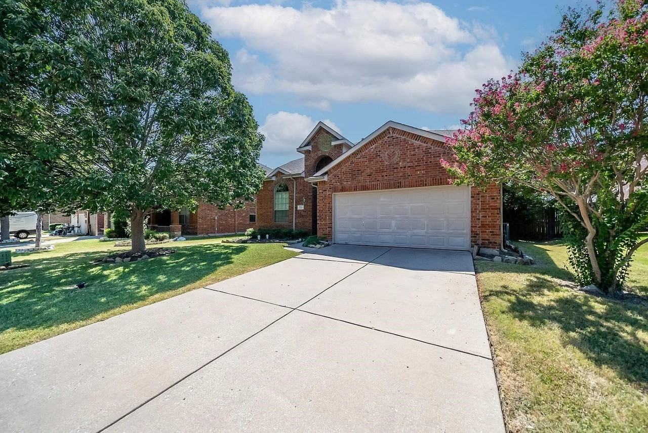 2861 Laurel Oak Dr - Photo 2 of 25