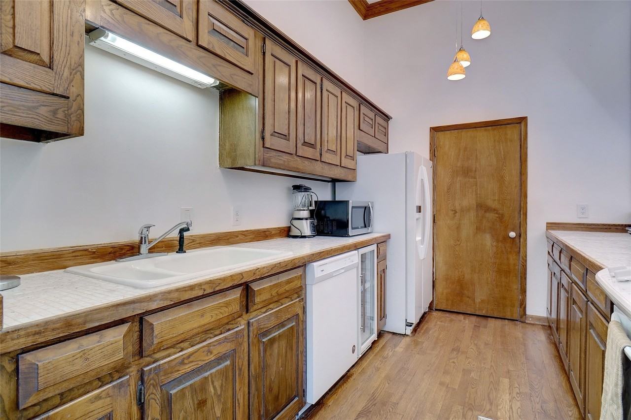 6434 Southpoint Dr - Photo 5 of 22