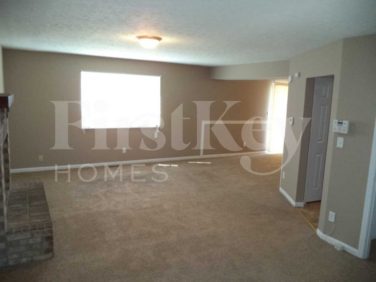 10022 Arapahoe Dr - Photo 4 of 15