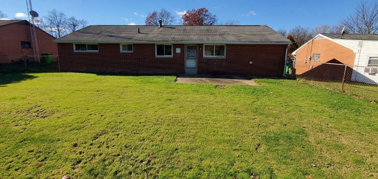 304 Florence Ave - Photo 2 of 6