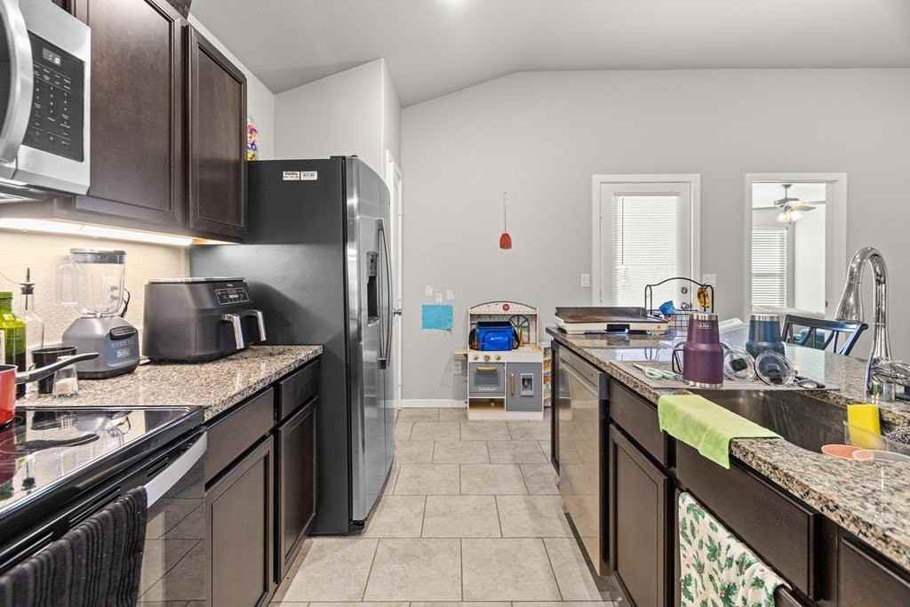 9407 Ratliff Ridge Ave - Photo 5 of 27