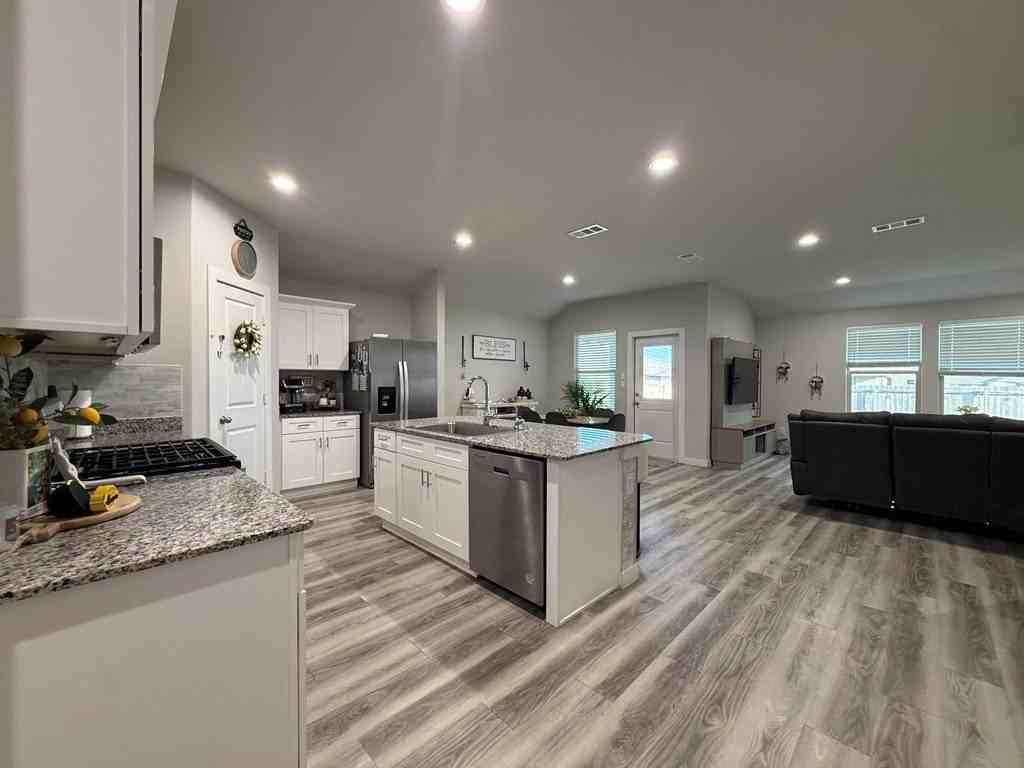 7606 Orange Blossom Rd - Photo 6 of 27