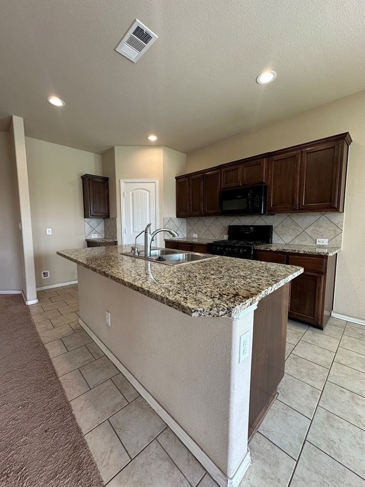 7204 Brooks Ranch Rd - Photo 4 of 15