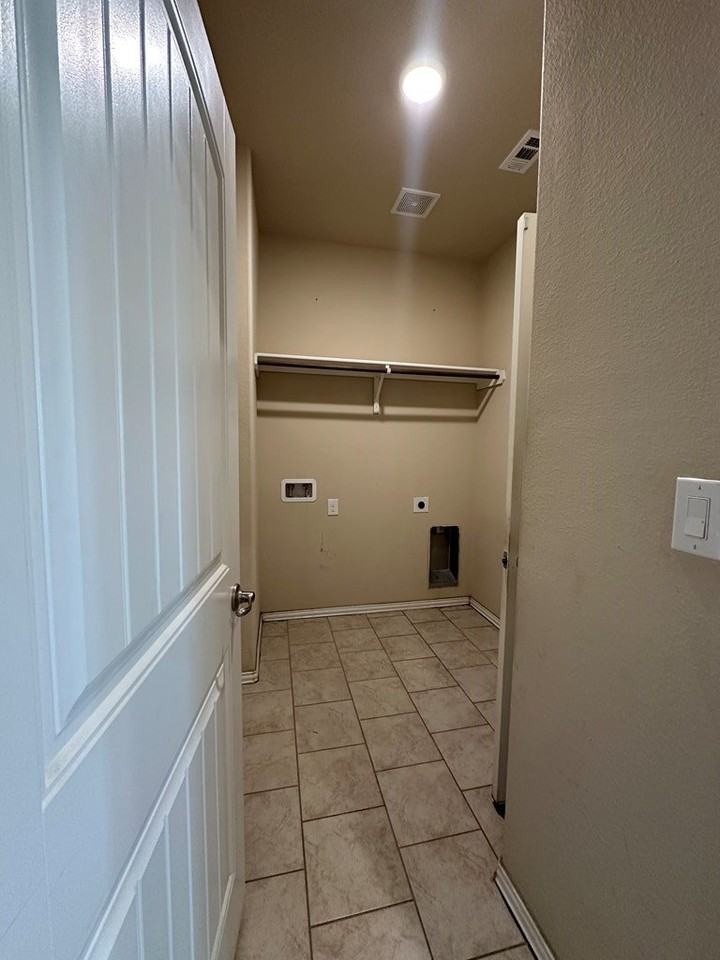 7204 Brooks Ranch Rd - Photo 7 of 15