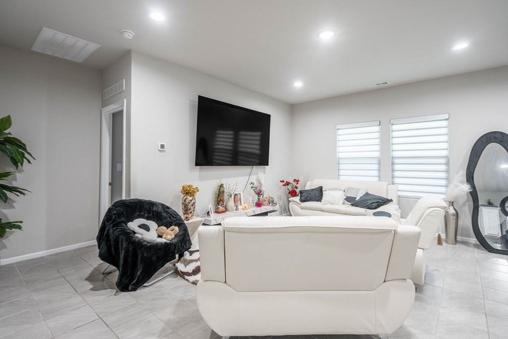 7608 Orange Blossom Rd - Photo 6 of 33