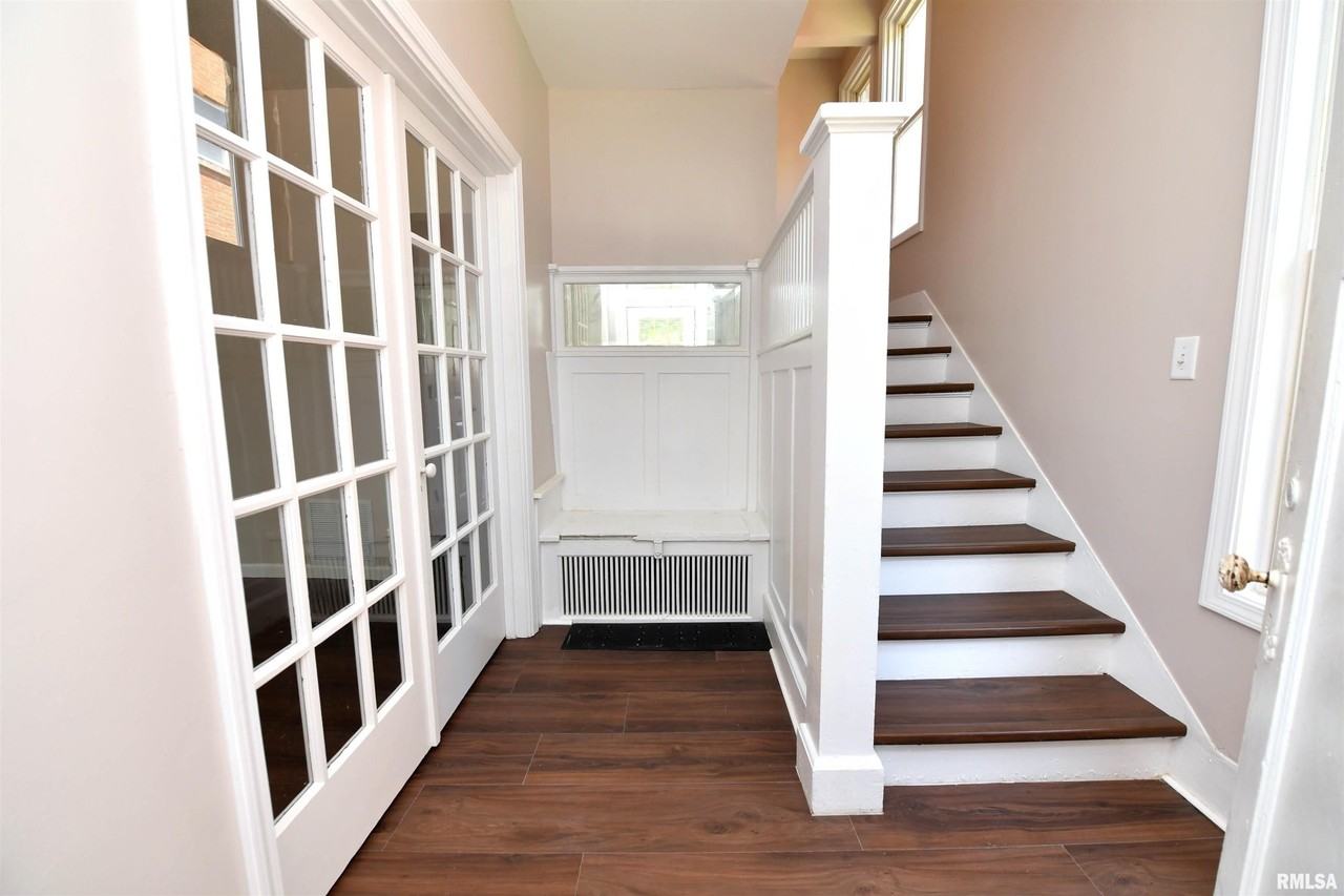 1027 N University St - Photo 3 of 50