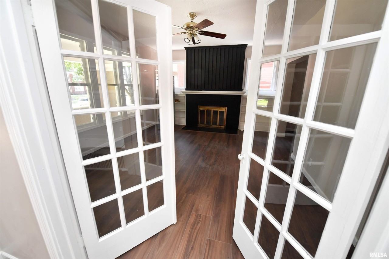 1027 N University St - Photo 5 of 50