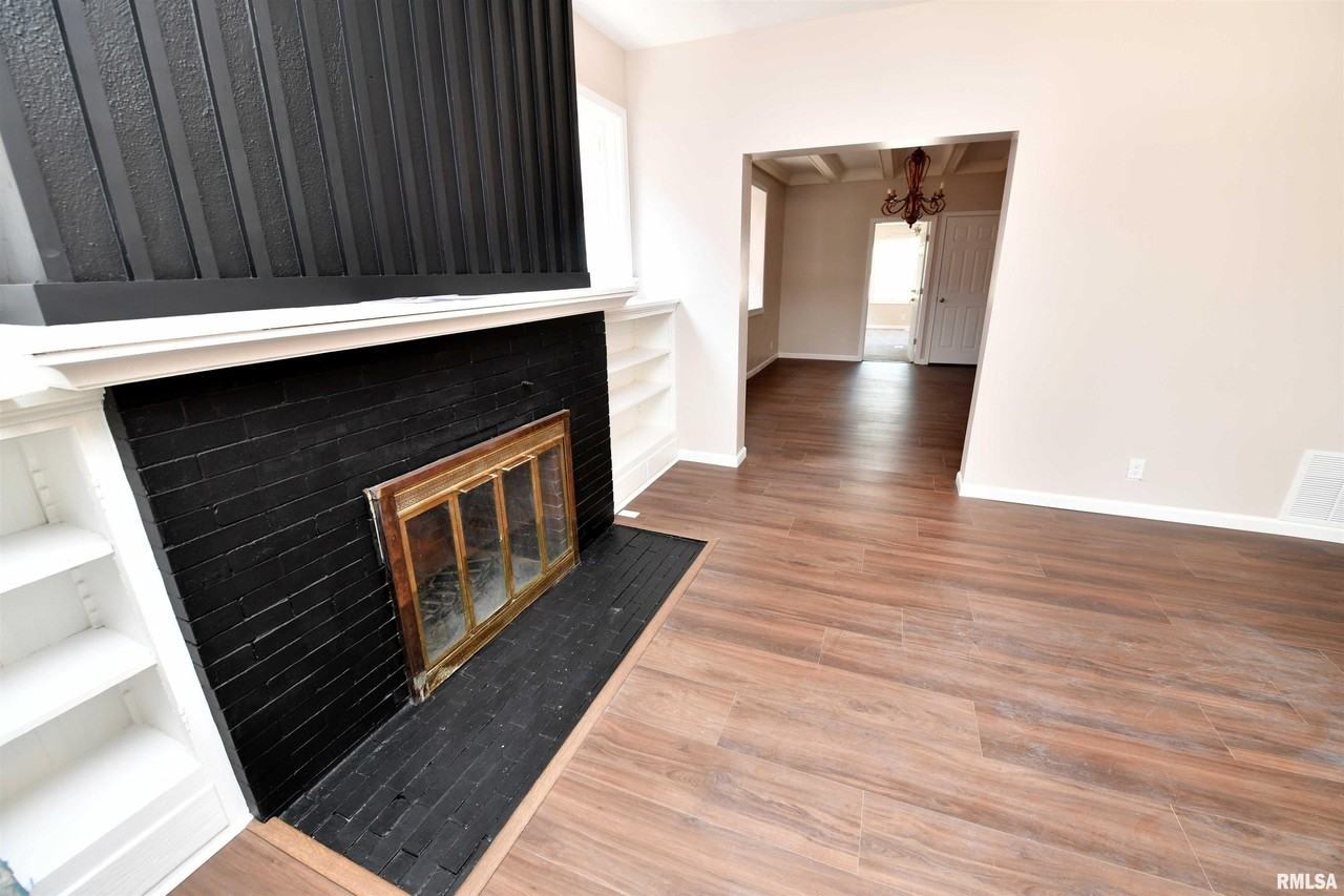 1027 N University St - Photo 7 of 50