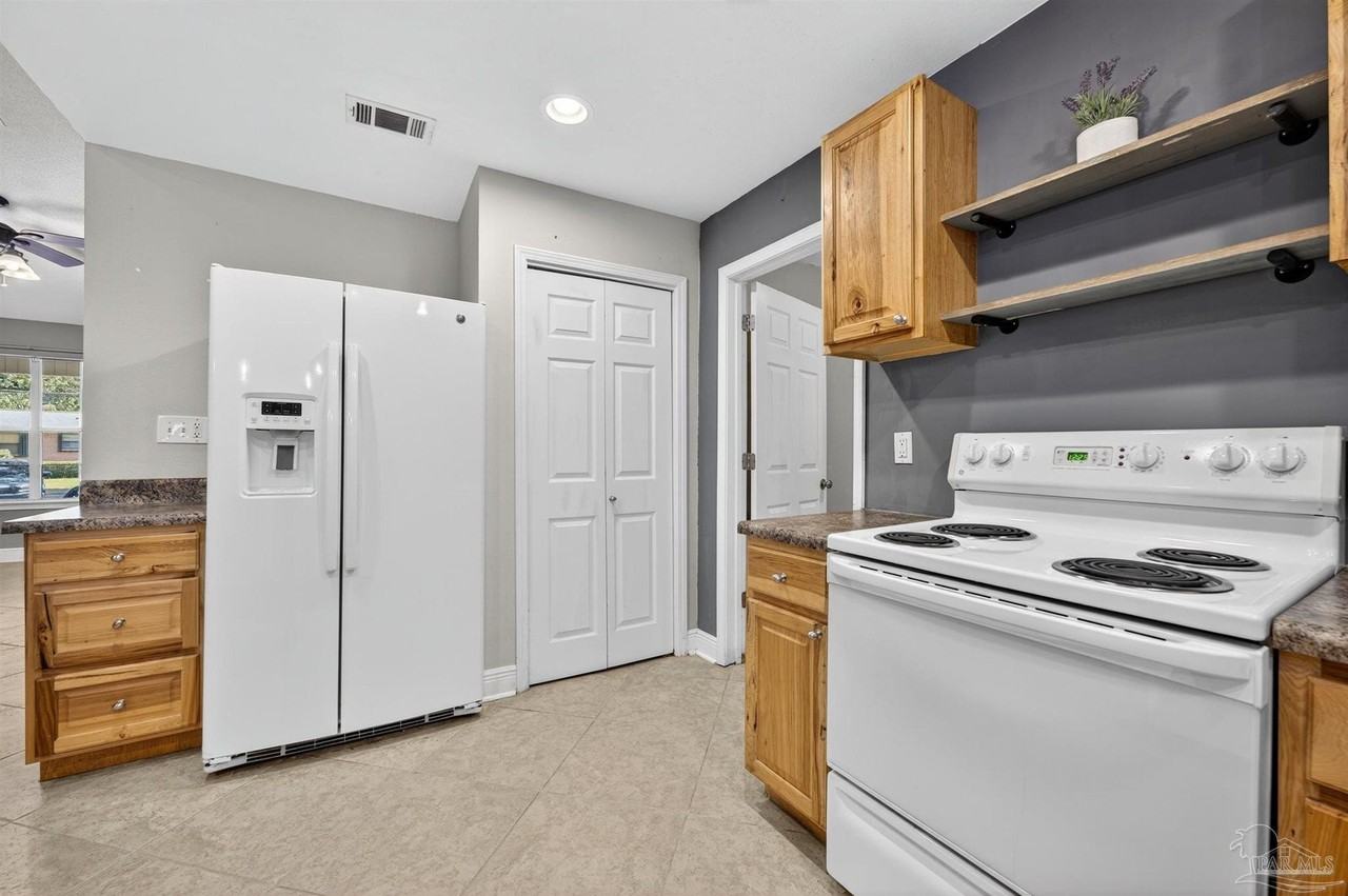 7117 Dale St - Photo 7 of 22