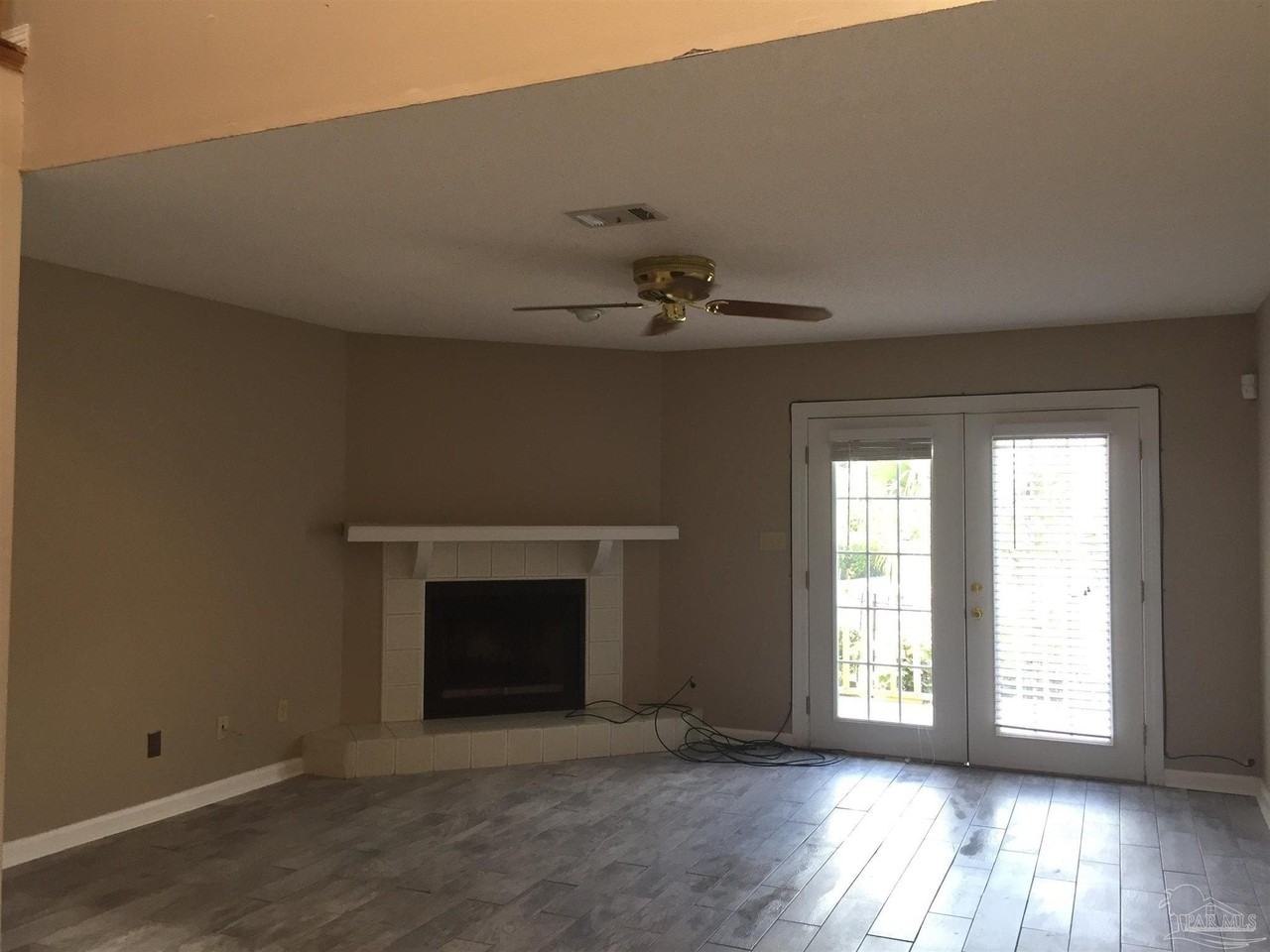 912 Brookside Ct - Photo 5 of 6