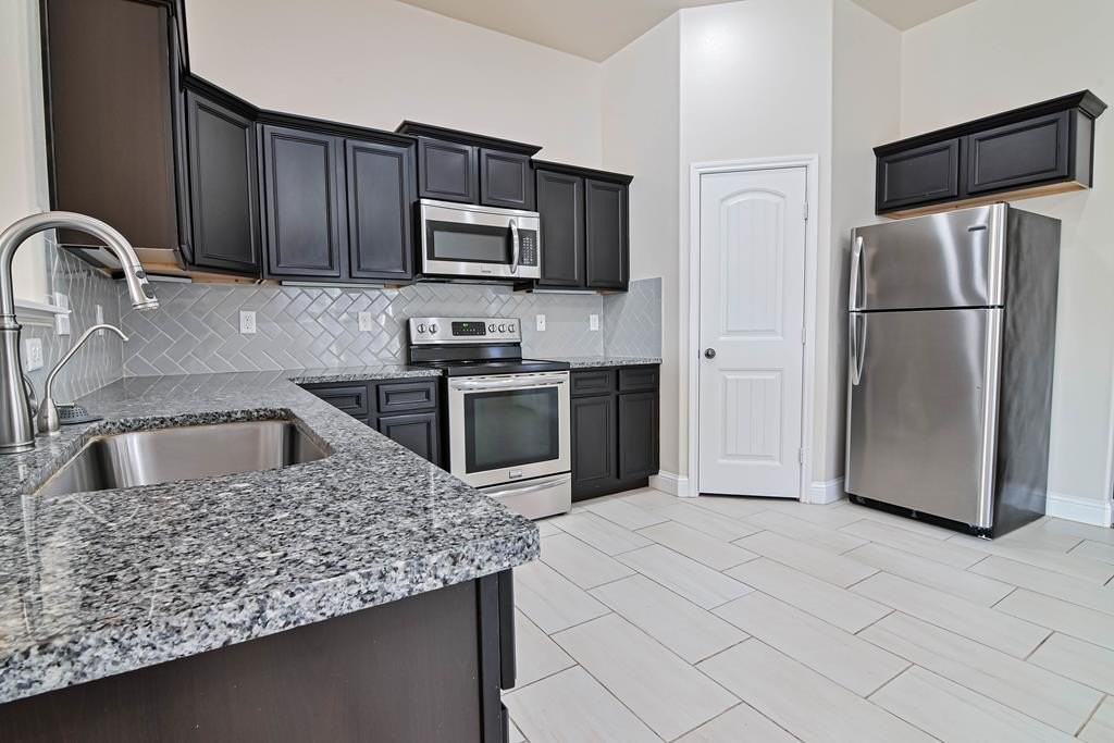 1109 Lizzard Ct - Photo 5 of 22