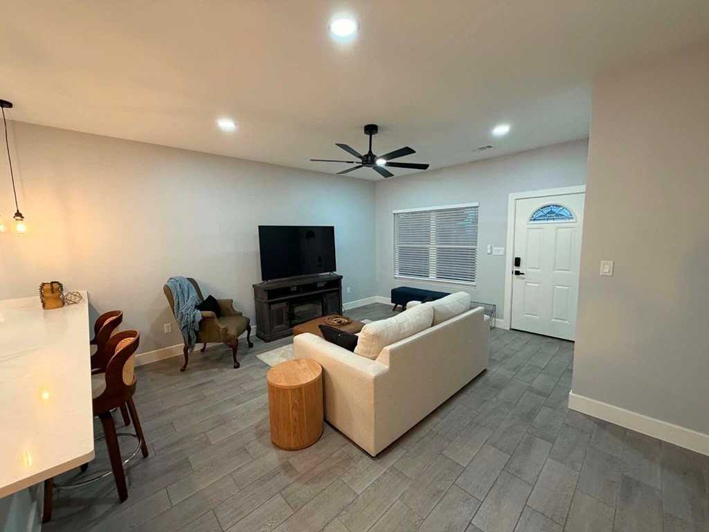 1235 S Plum St #D - Photo 3 of 14