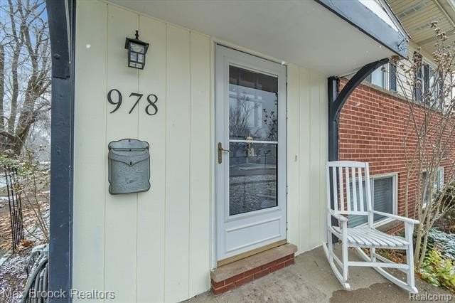978 Panorama Dr - Photo 3 of 27