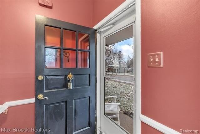 978 Panorama Dr - Photo 4 of 27