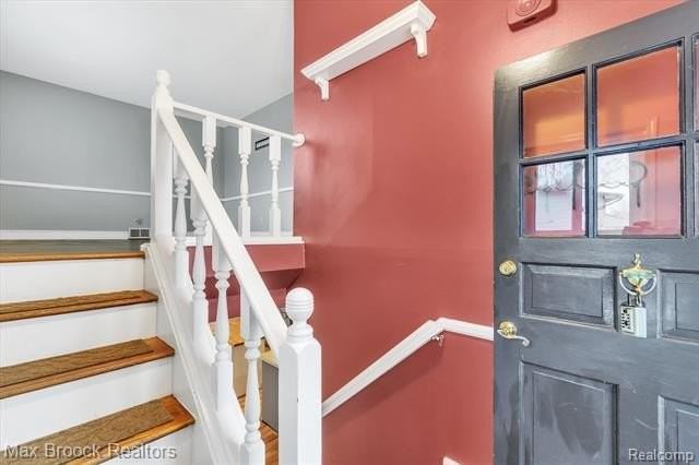 978 Panorama Dr - Photo 5 of 27