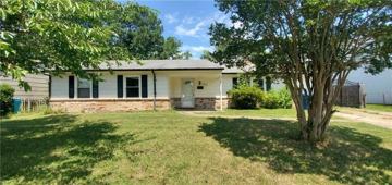 featured image of 3828 Brentwood Cres