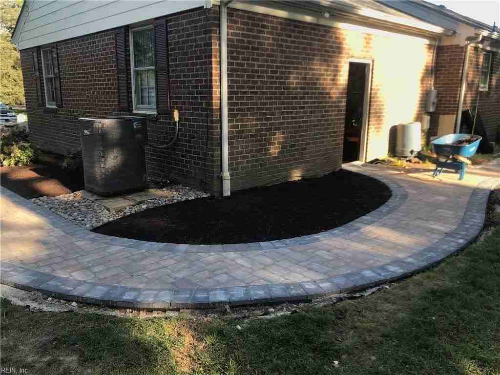 1413 Rutland Dr - Photo 2 of 7