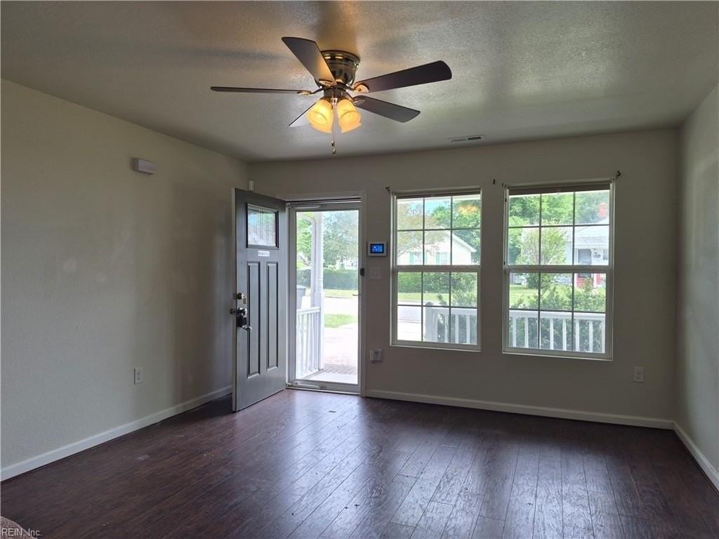3317 Downes St - Photo 3 of 15