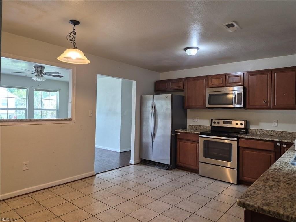 3317 Downes St - Photo 6 of 15