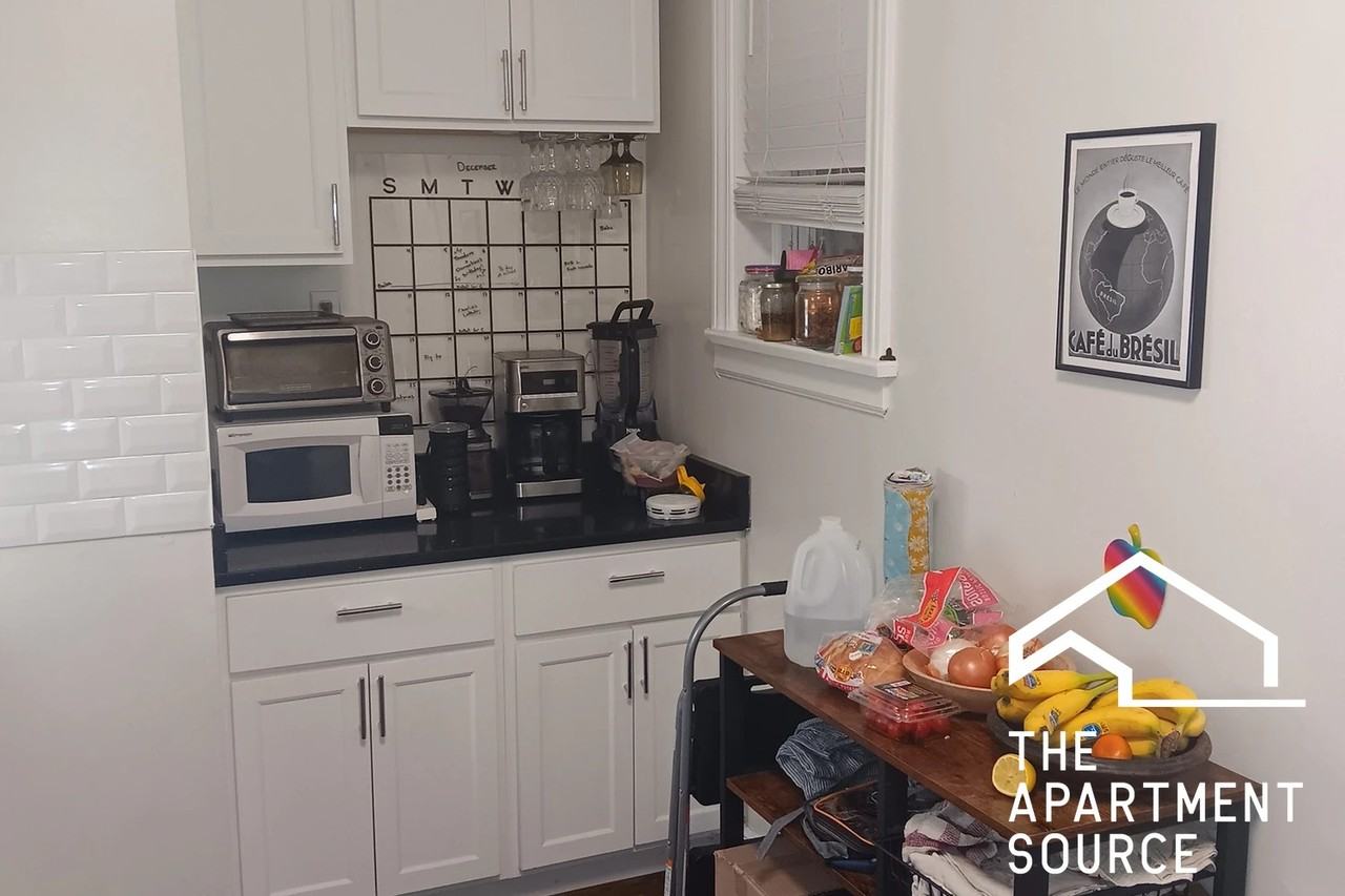 320 Lee St #1 - Photo 3 of 9