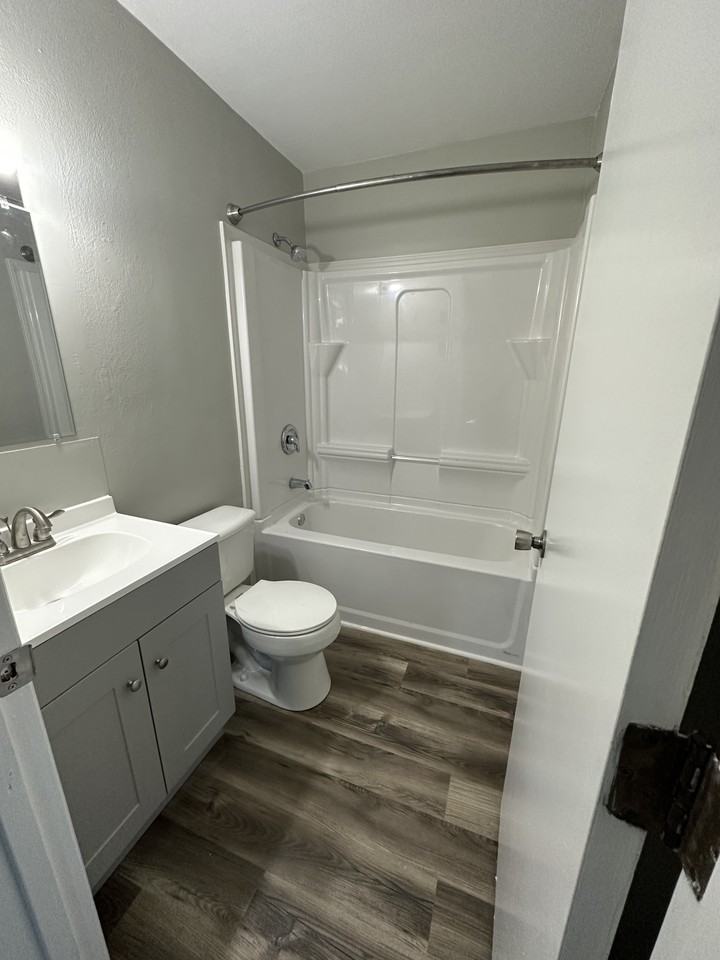 920 N Detroit St - Photo 2 of 8