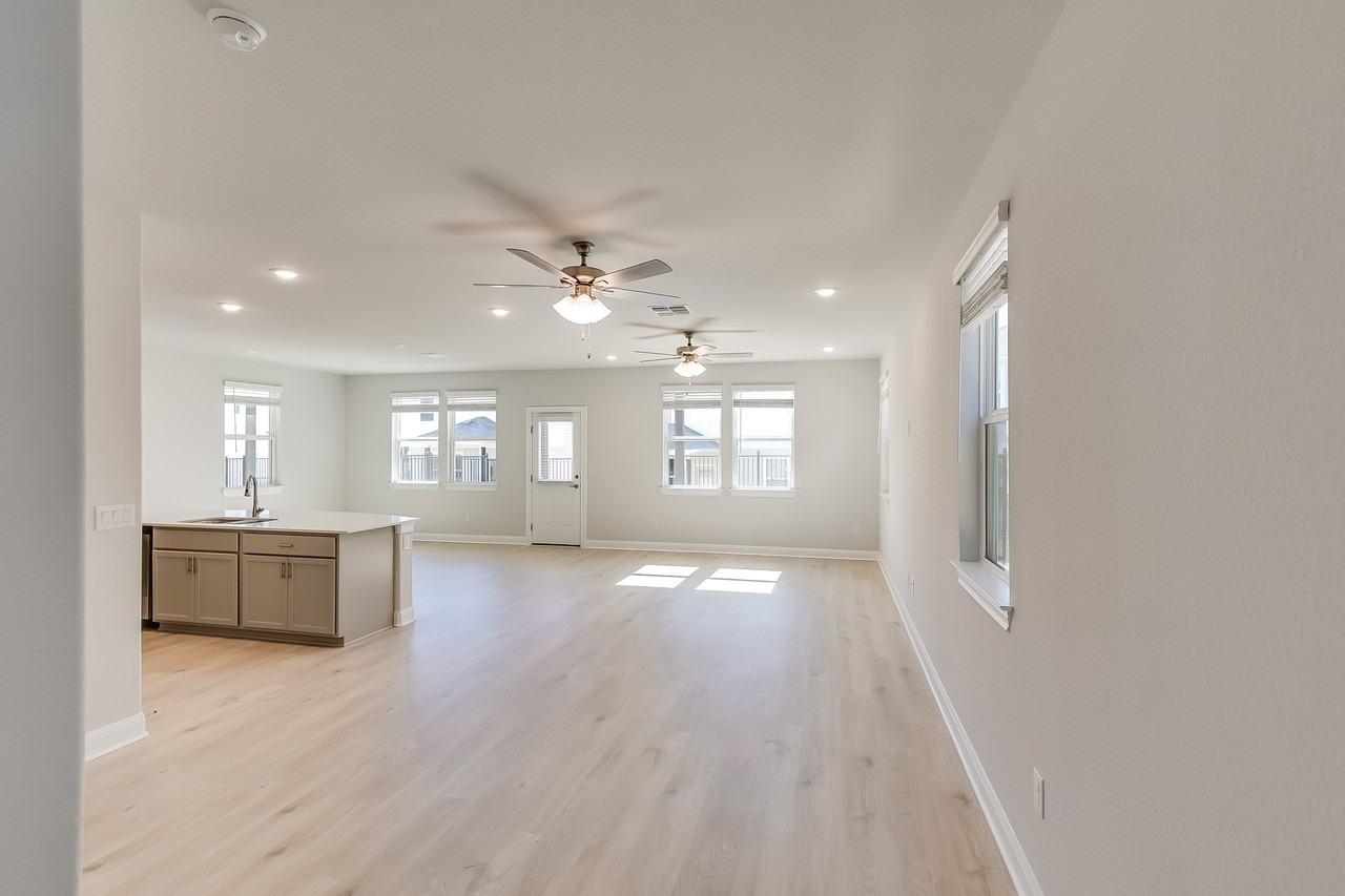 1005 Legend Milton Ln - Photo 3 of 3